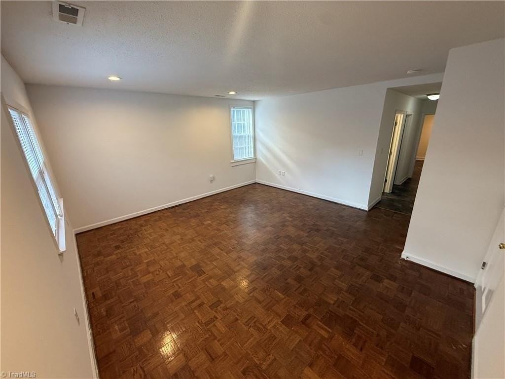 1416 Glade St #10 - Photo 4 of 8