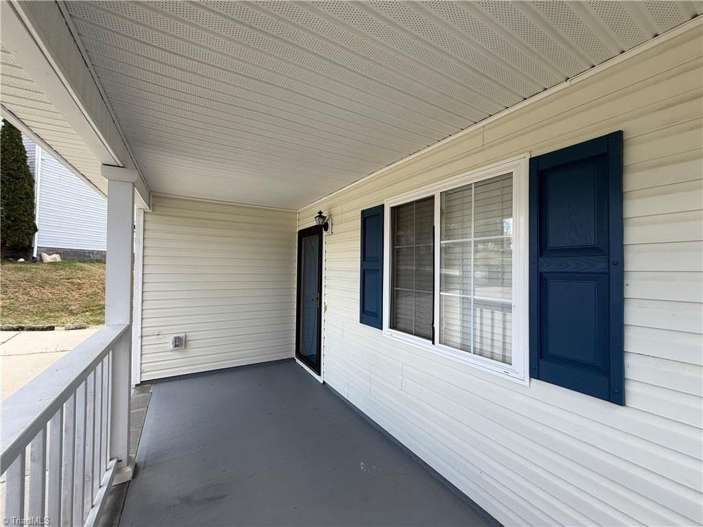 1570 Rockingham Dr - Photo 3 of 25