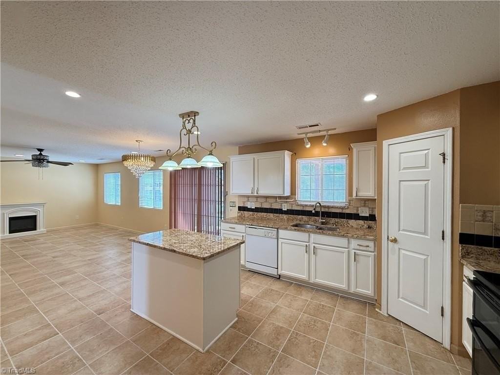 1570 Rockingham Dr - Photo 4 of 25