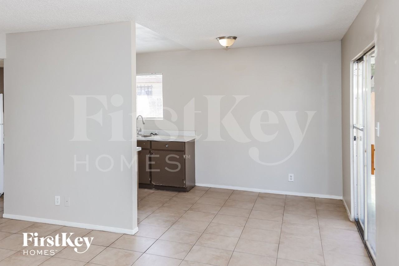 5265 Saratoga Dr - Photo 6 of 16