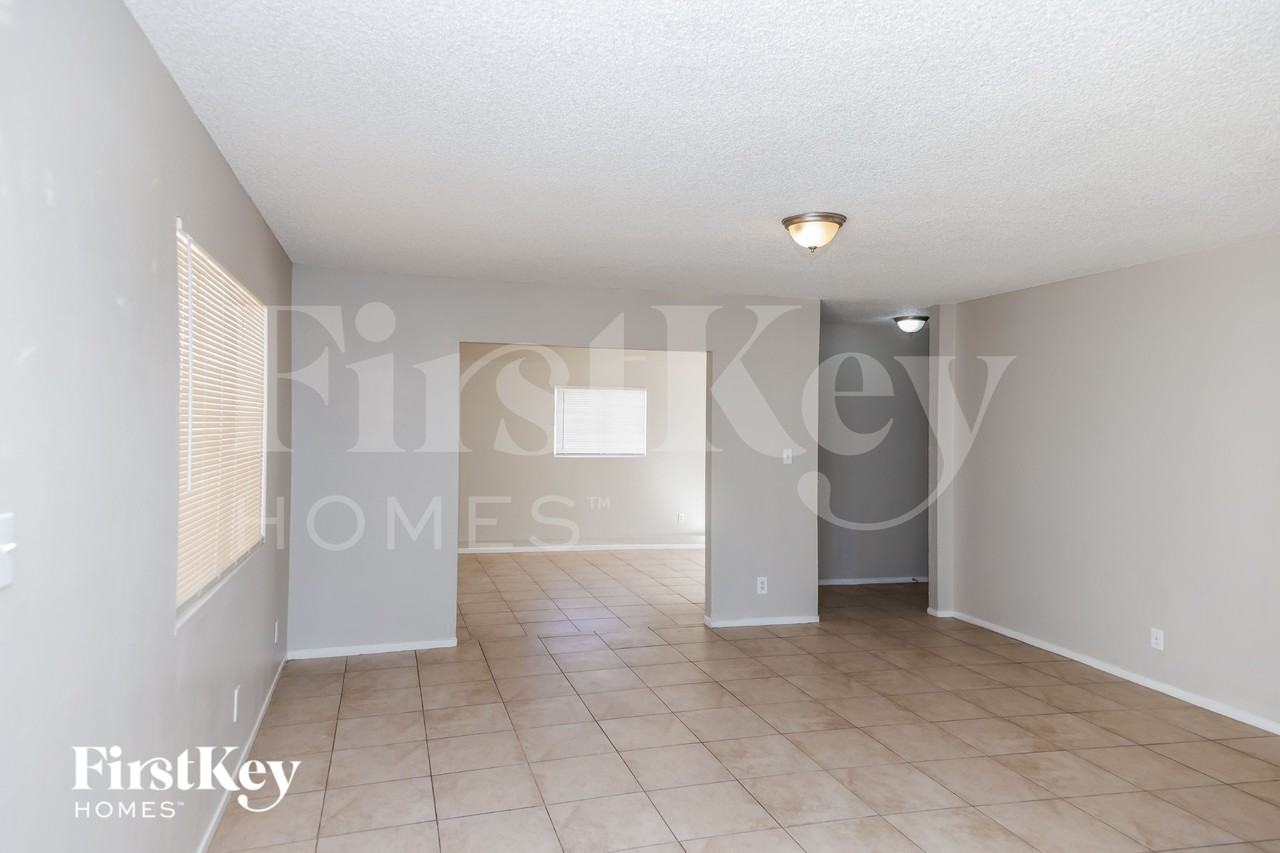 5265 Saratoga Dr - Photo 7 of 16