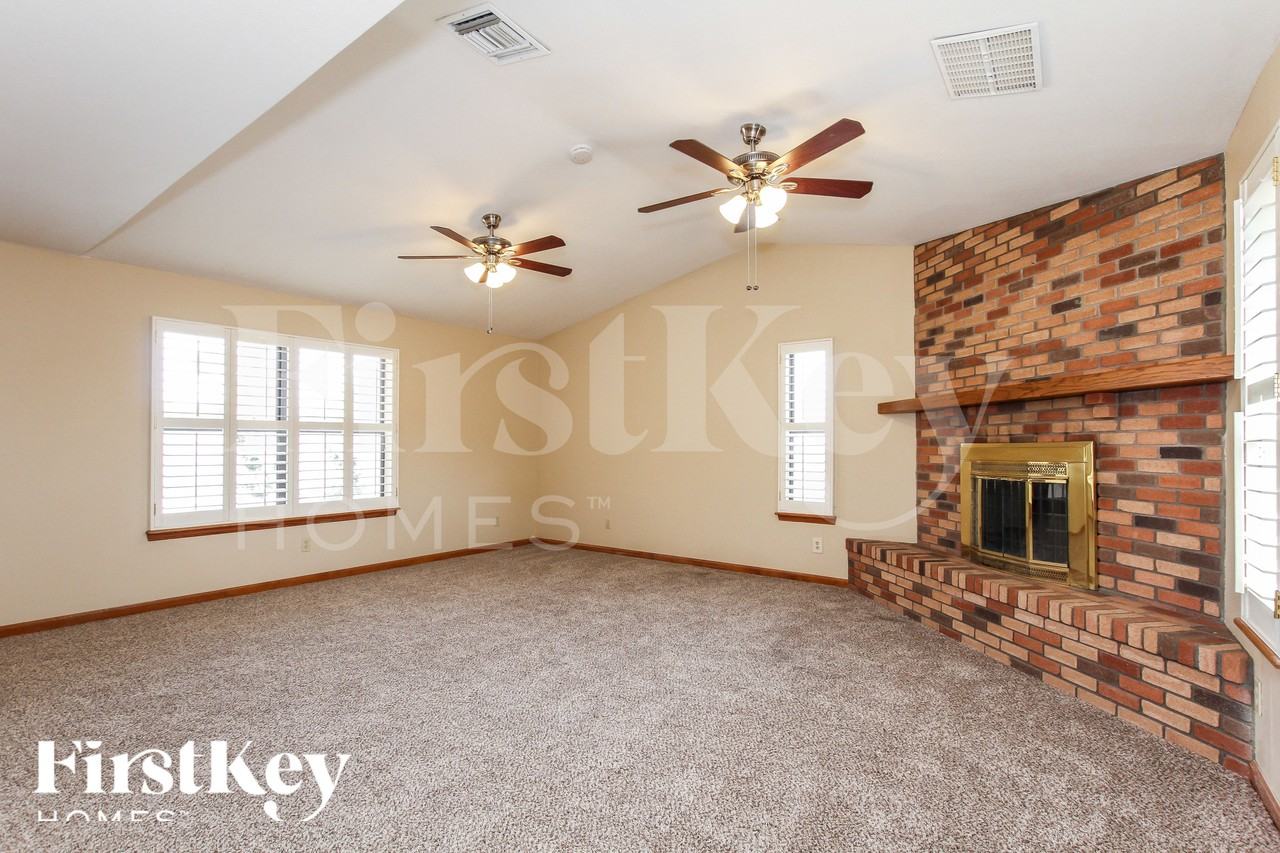 5205 W Aster Dr - Photo 5 of 16