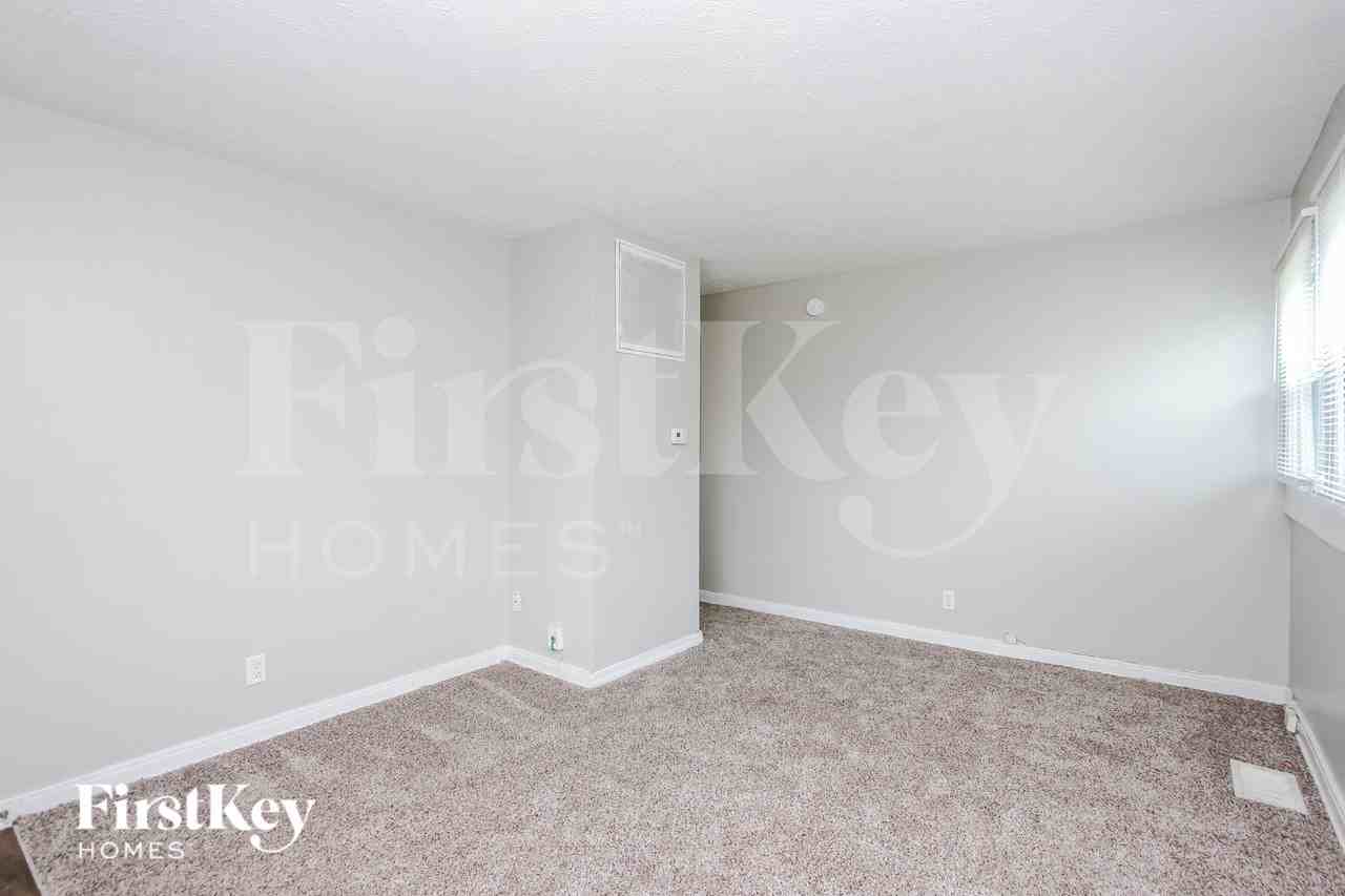 4905 Barlow Dr - Photo 3 of 16