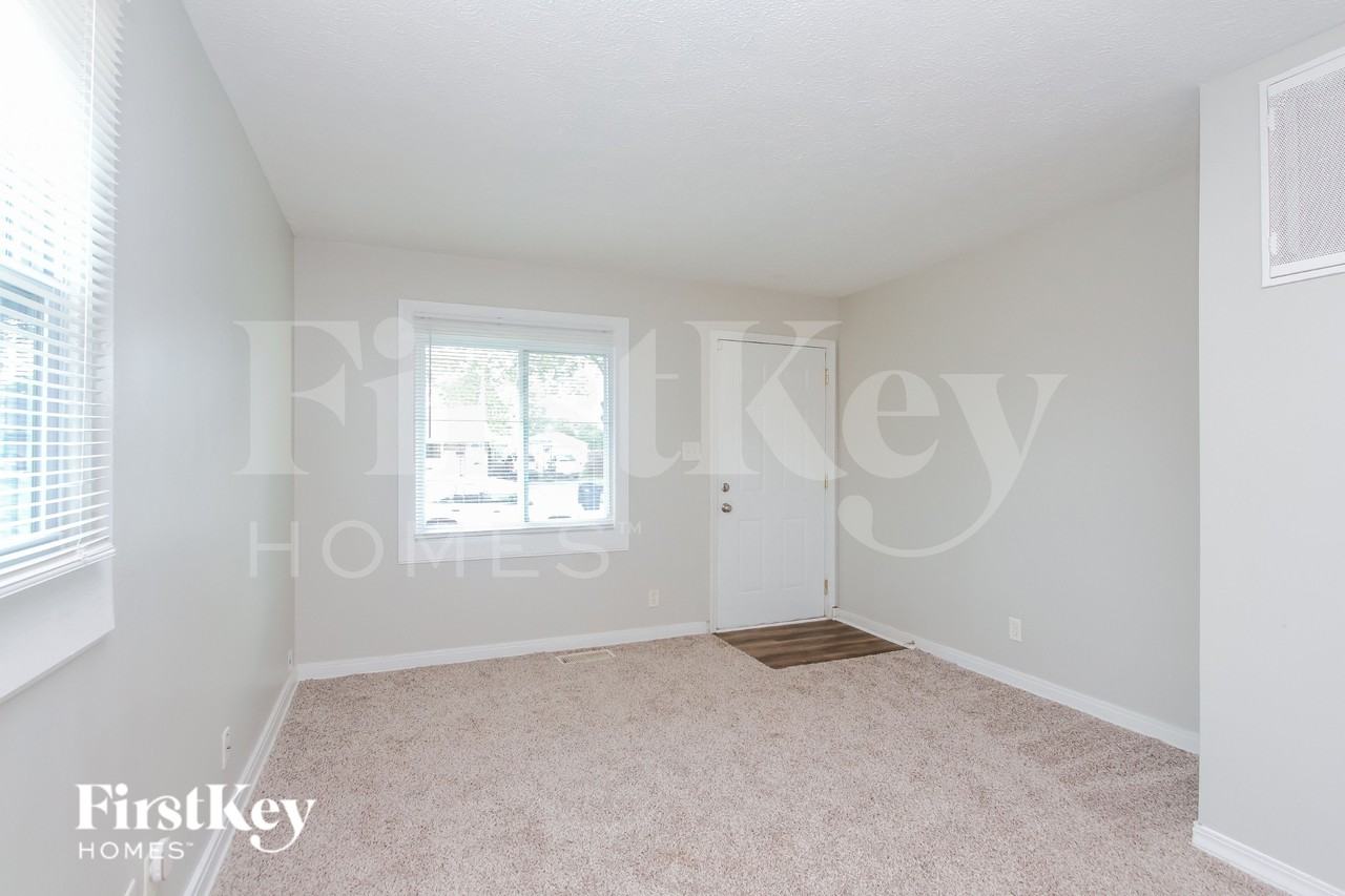 4905 Barlow Dr - Photo 4 of 16