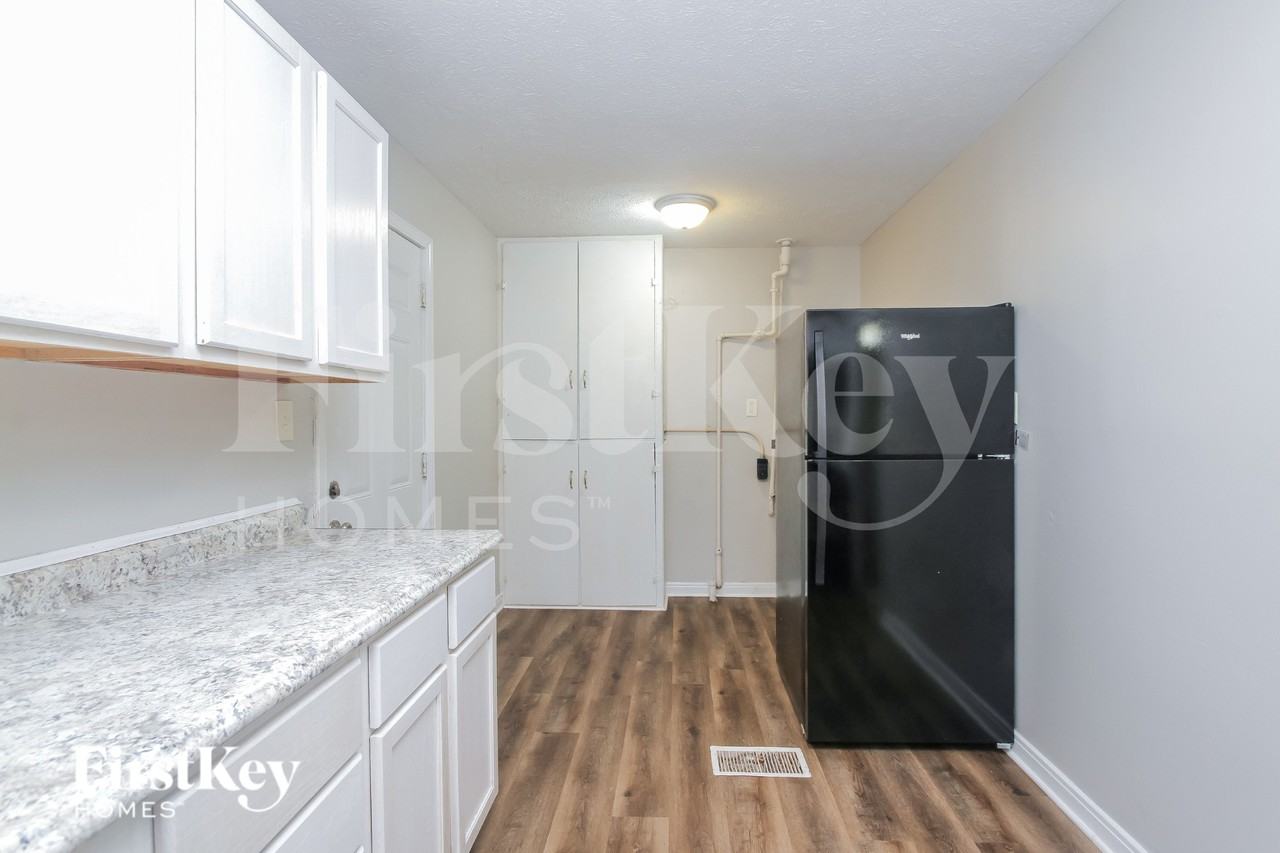 4905 Barlow Dr - Photo 6 of 16