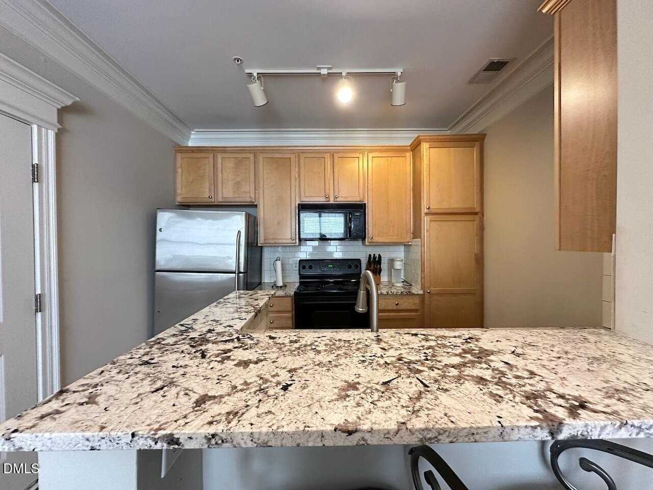 900 Canenaugh Dr Apt 305 - Photo 3 of 15