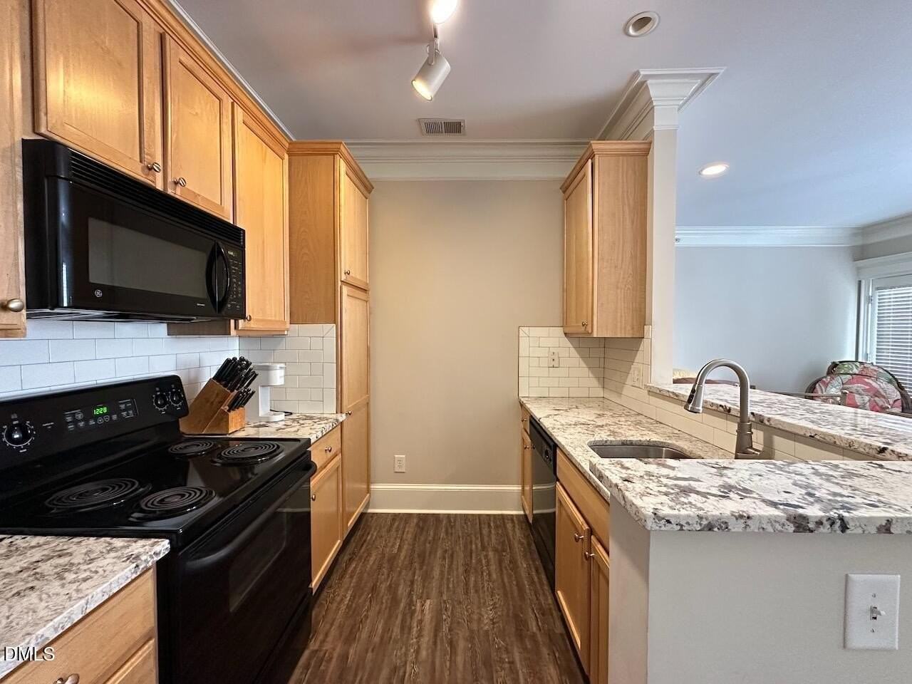 900 Canenaugh Dr Apt 305 - Photo 4 of 15