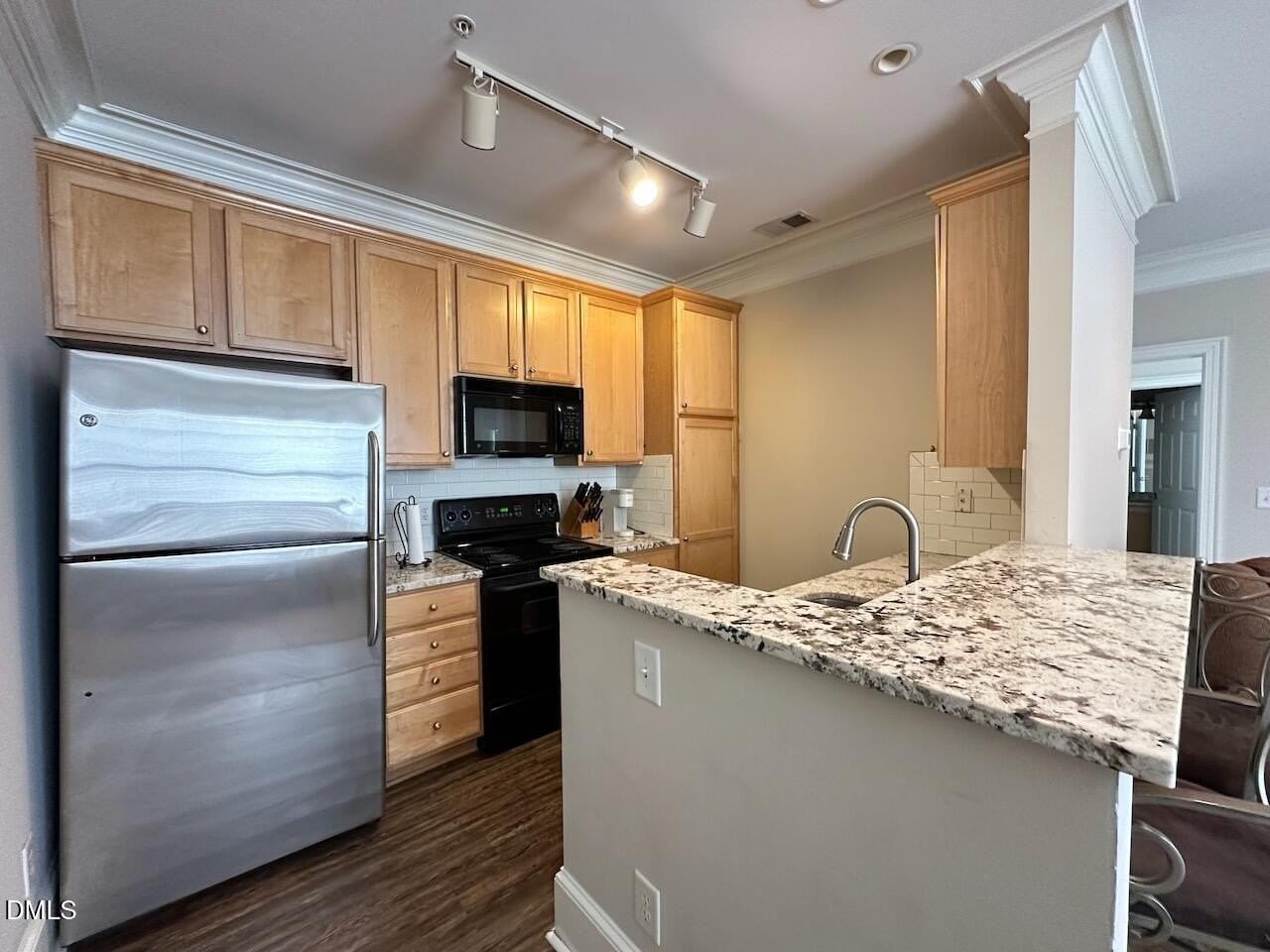 900 Canenaugh Dr Apt 305 - Photo 5 of 15