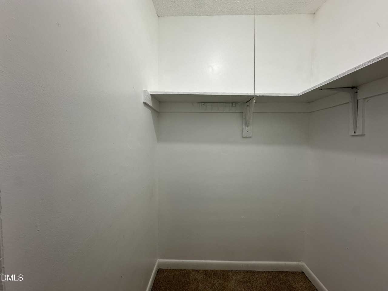 204 Flowers St - Photo 4 of 17