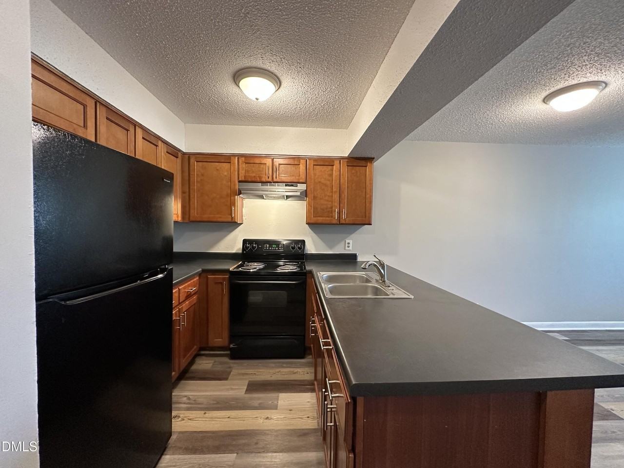 204 Flowers St - Photo 5 of 17