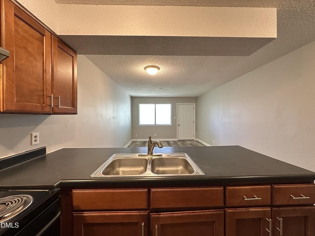 204 Flowers St - Photo 6 of 17