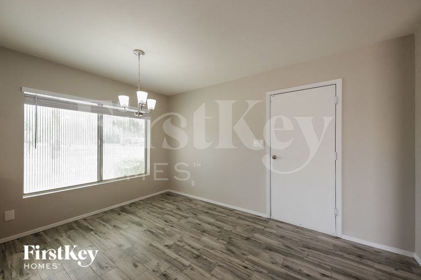 4702 W Paradise Ln - Photo 5 of 15