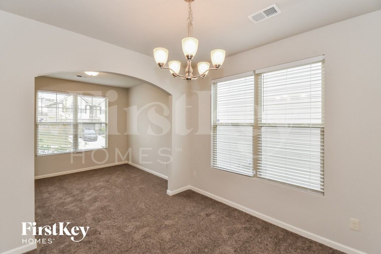 4682 Brookwood Pl - Photo 4 of 15