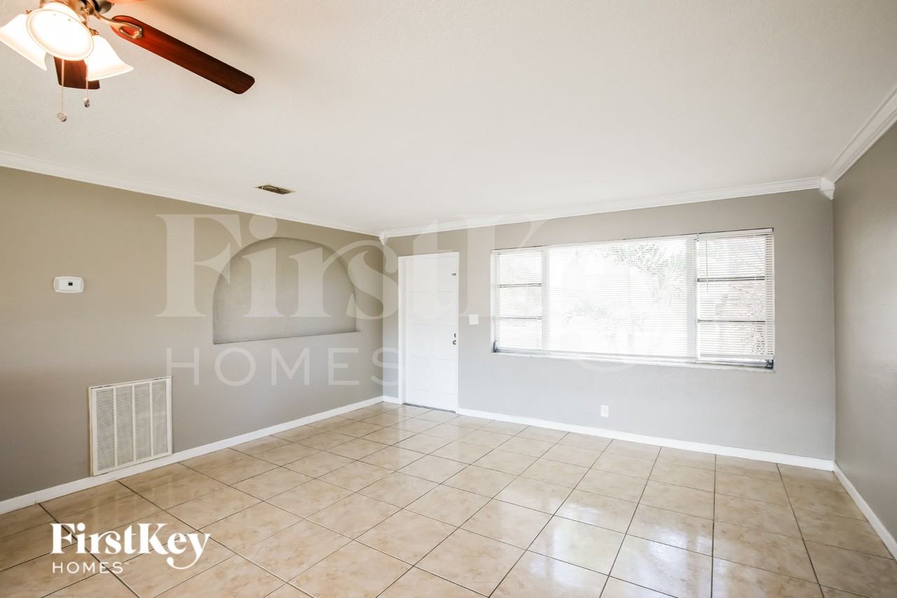 4314 Taft St - Photo 3 of 19
