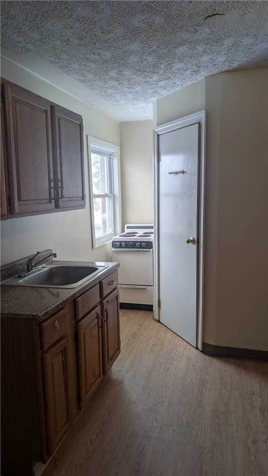 585 Fayette St #4 - Photo 4 of 8