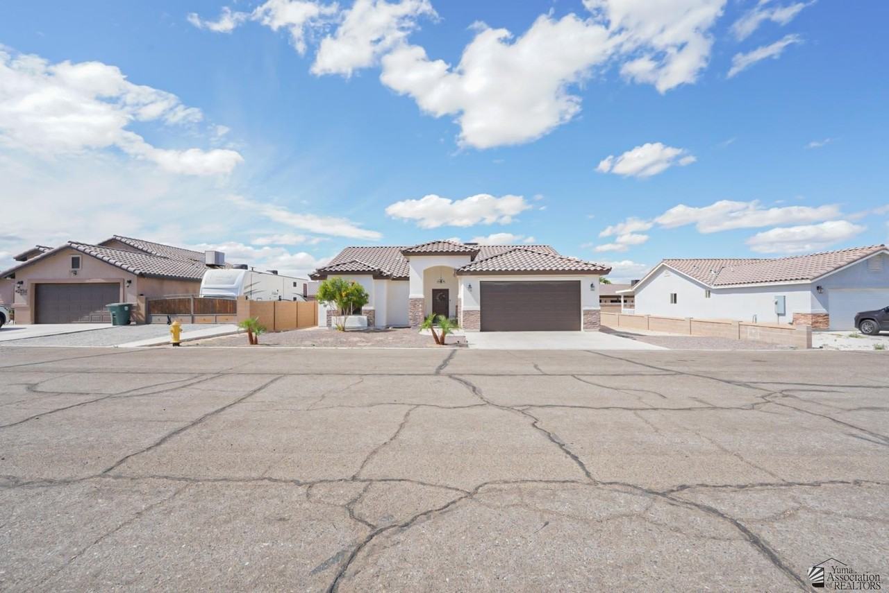 11762 S Gila St - Photo 2 of 25