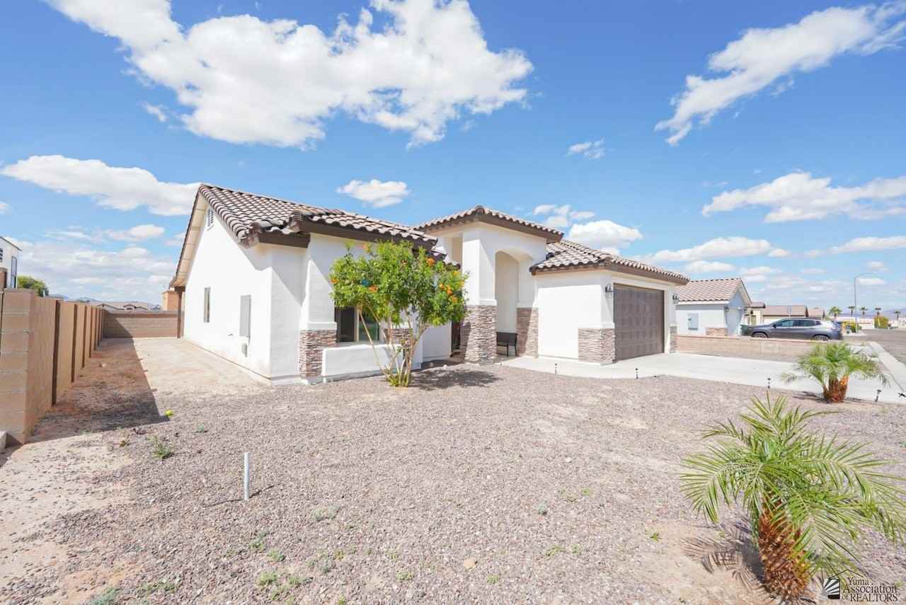 11762 S Gila St - Photo 3 of 25