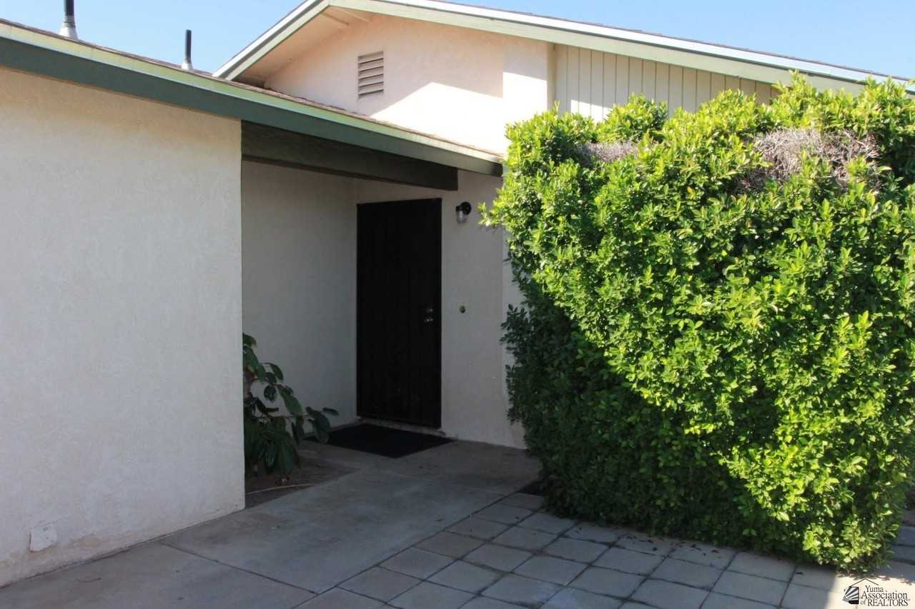 1600 S 46th Dr - Photo 2 of 10