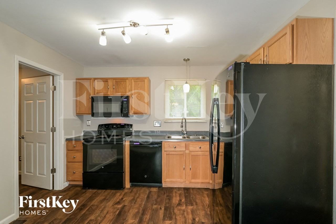 256 Cherrywood Park Drive - Photo 6 of 16