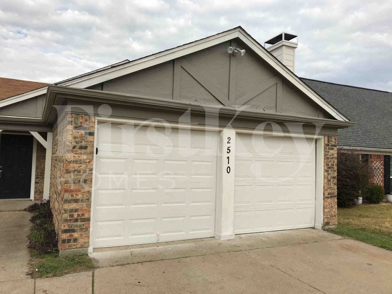 2510 Bentley Dr - Photo 2 of 22