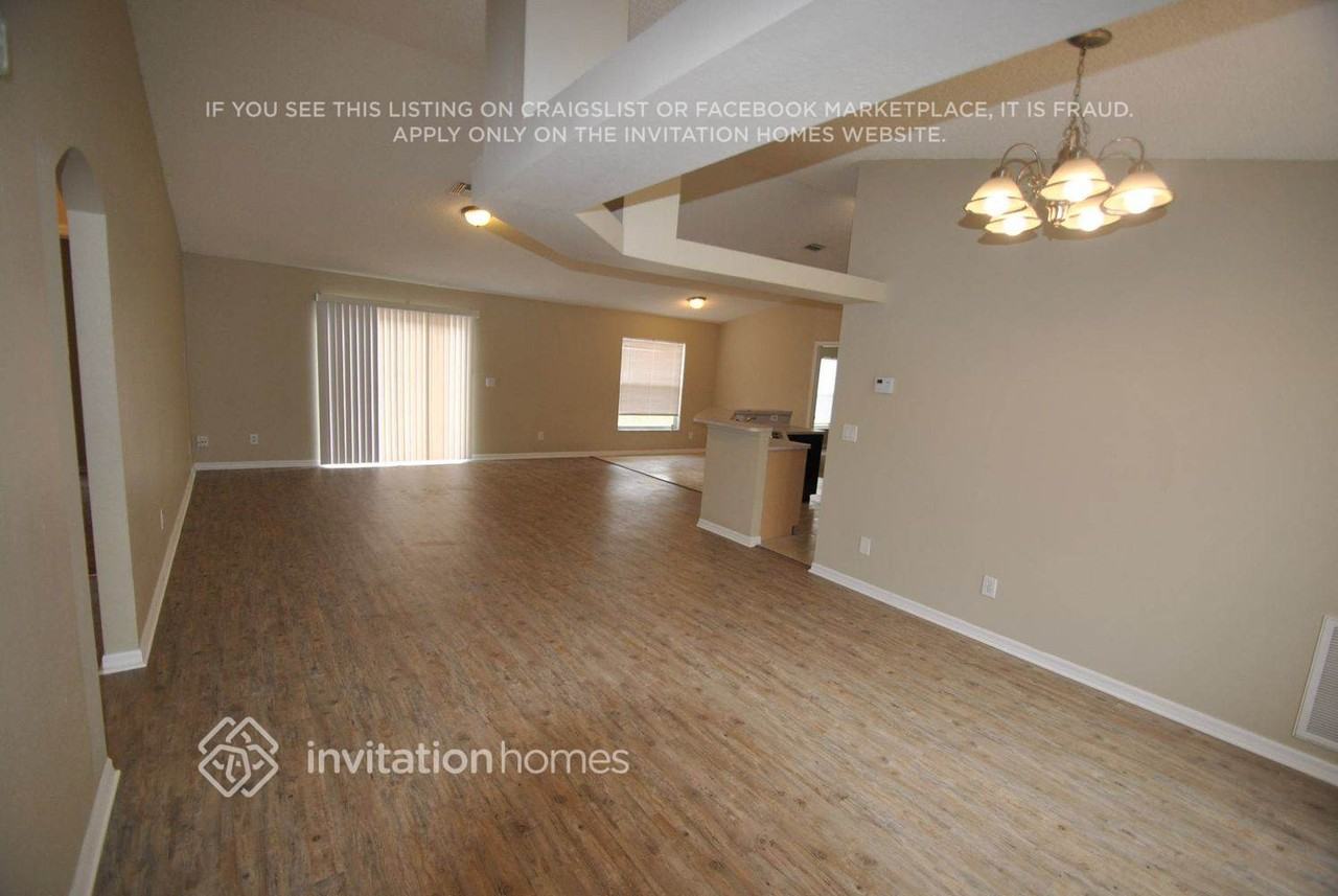 718 Starland St Se - Photo 2 of 11