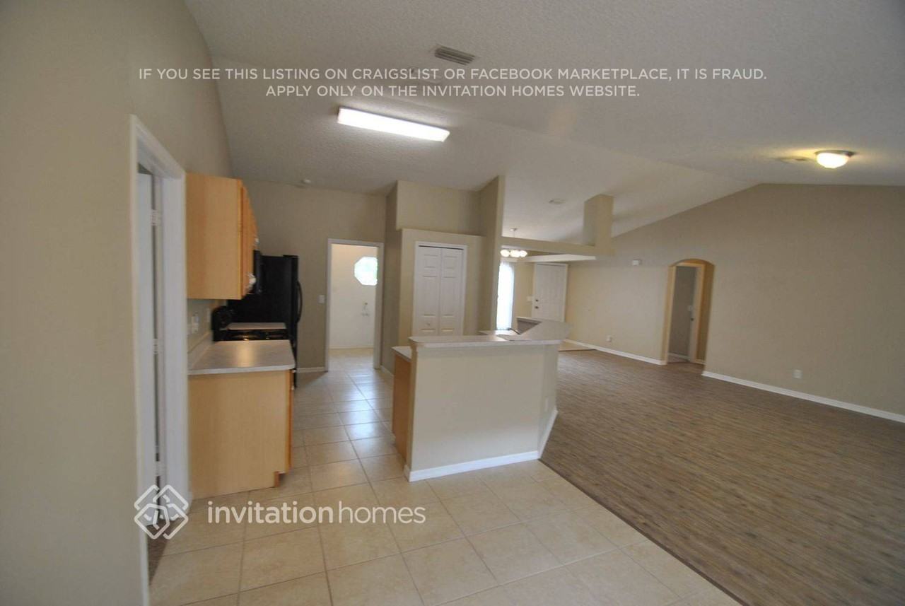 718 Starland St Se - Photo 3 of 11