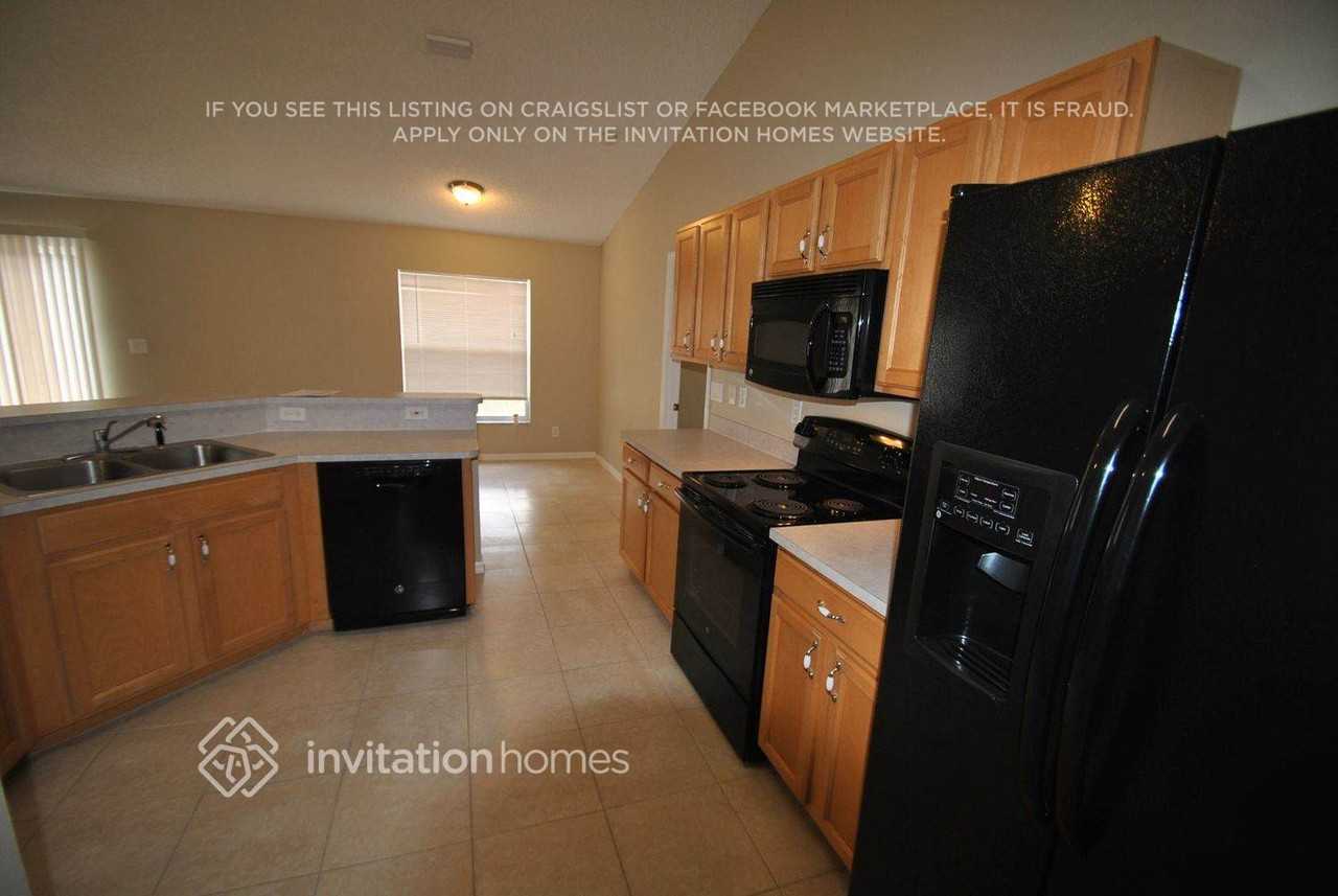 718 Starland St Se - Photo 4 of 11