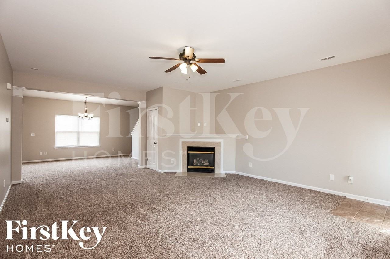 1737 Larne Cir - Photo 2 of 15