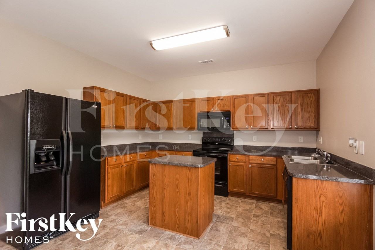 1737 Larne Cir - Photo 6 of 15