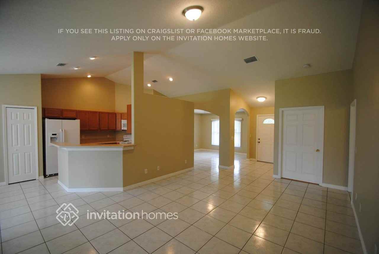 3060 Eldron Blvd Se - Photo 2 of 10