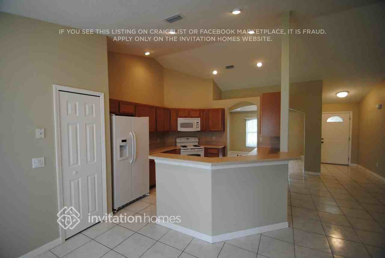 3060 Eldron Blvd Se - Photo 3 of 10