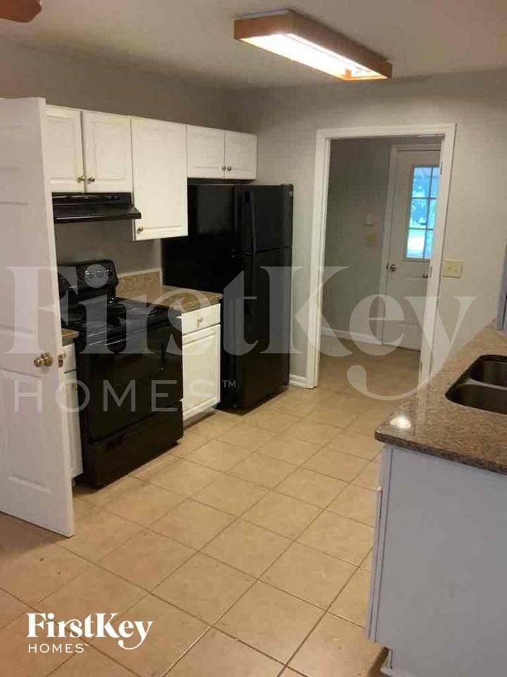 1675 Pilgrim Way - Photo 3 of 16