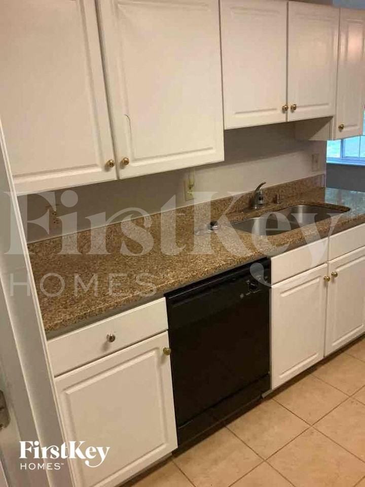 1675 Pilgrim Way - Photo 4 of 16