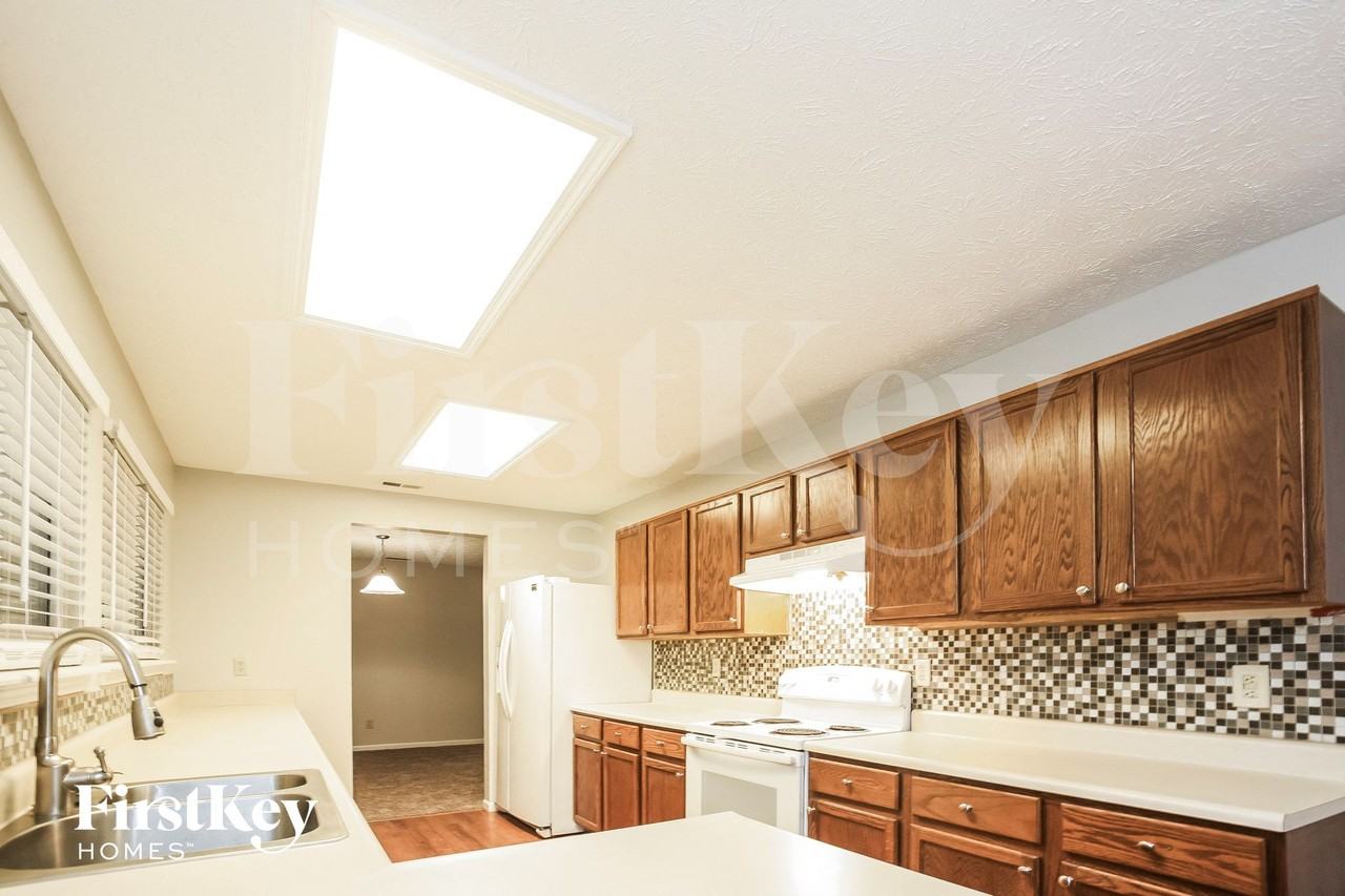 16 Pondview Ct - Photo 3 of 14