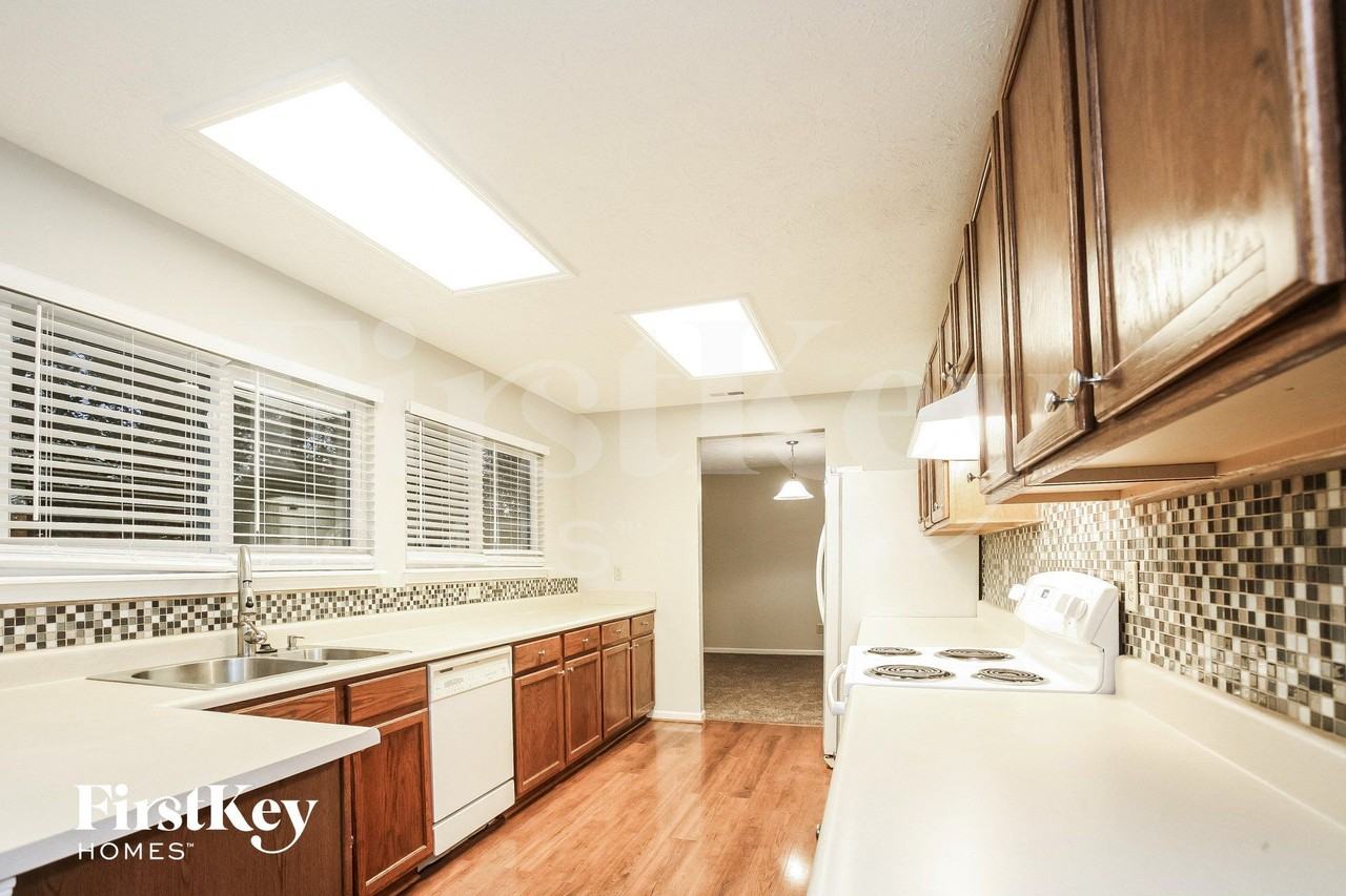 16 Pondview Ct - Photo 4 of 14