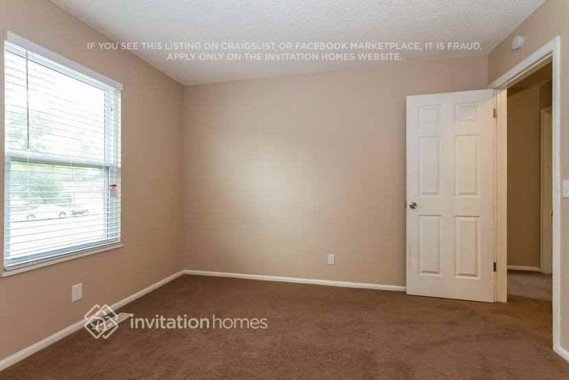 9739 Steele St - Photo 4 of 8