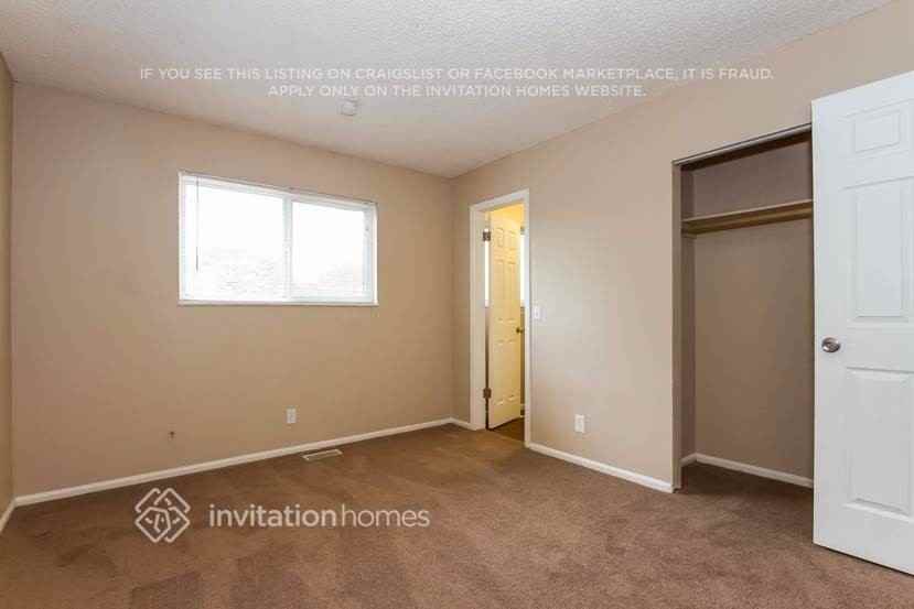 9739 Steele St - Photo 5 of 8