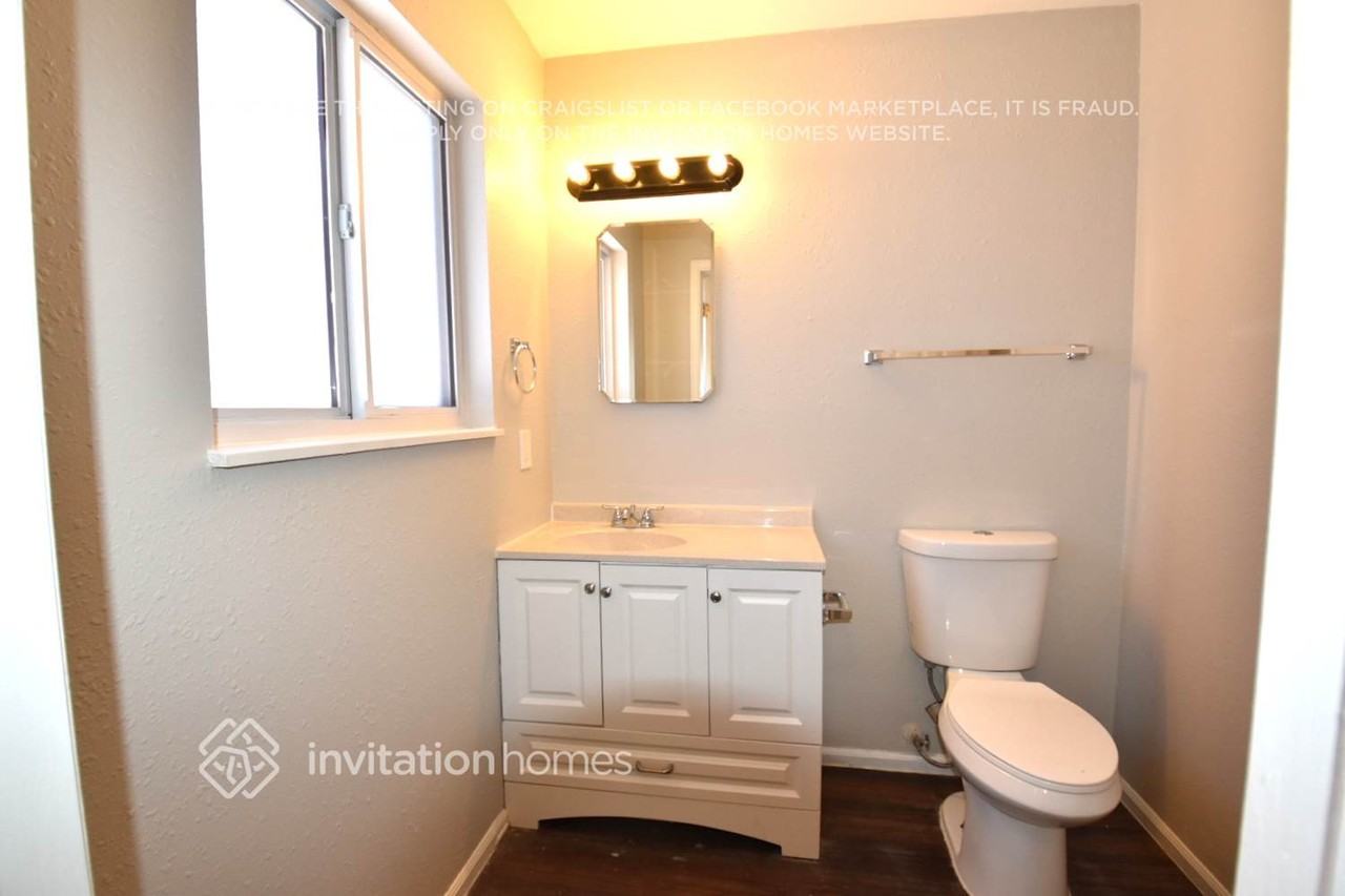 9739 Steele St - Photo 6 of 8