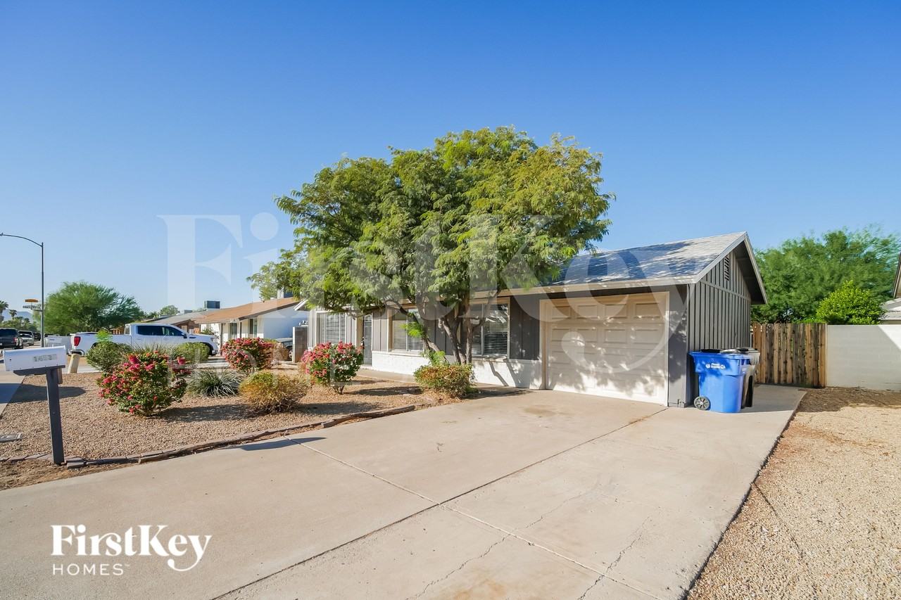 14838 N 38th St - Photo 3 of 19