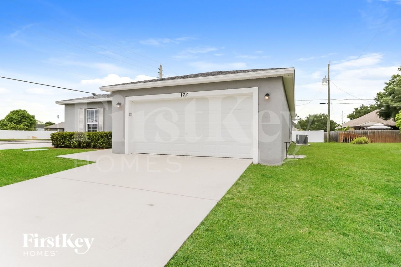 122 Sw Sea Lion Rd - Photo 2 of 16