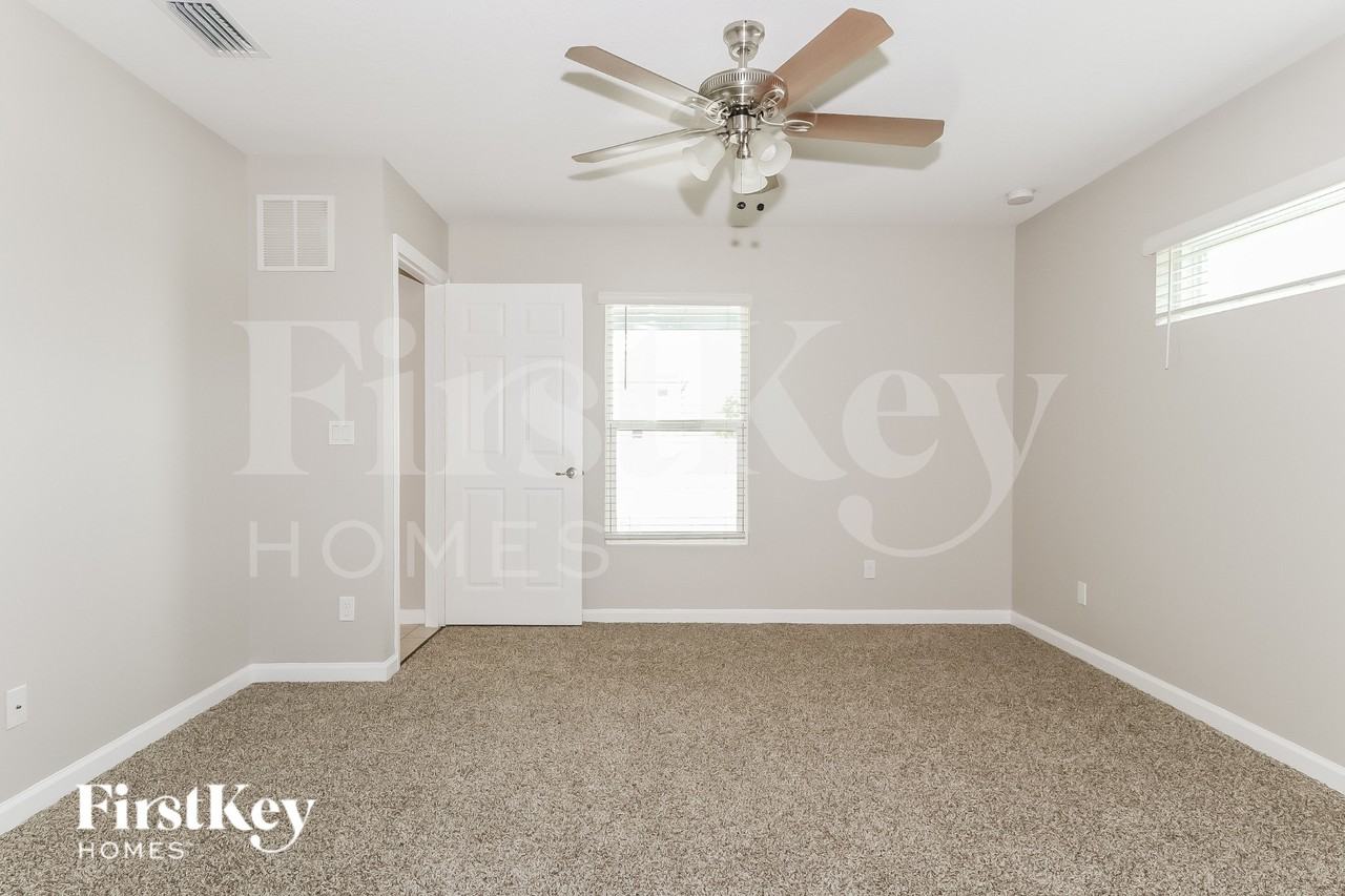 122 Sw Sea Lion Rd - Photo 6 of 16