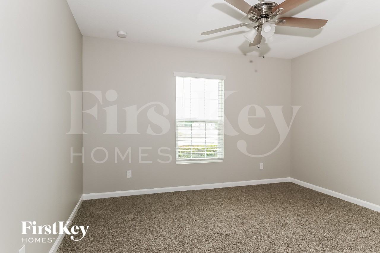 122 Sw Sea Lion Rd - Photo 7 of 16