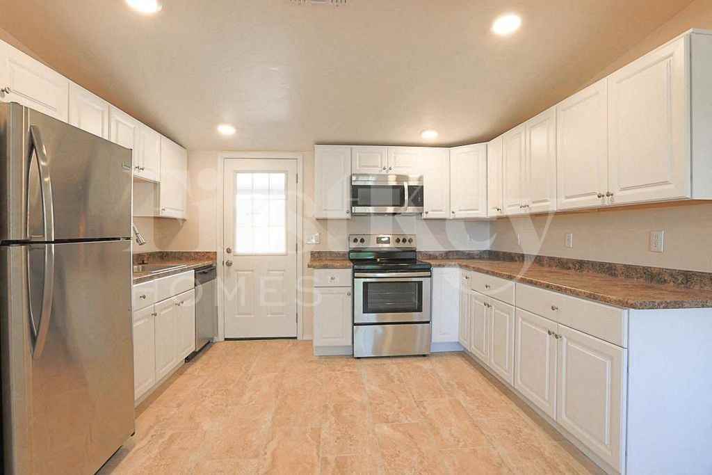 1124 W Cinnabar Ave - Photo 4 of 17