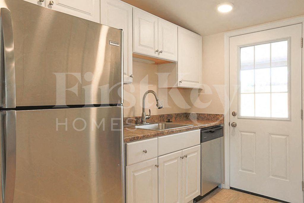 1124 W Cinnabar Ave - Photo 6 of 17