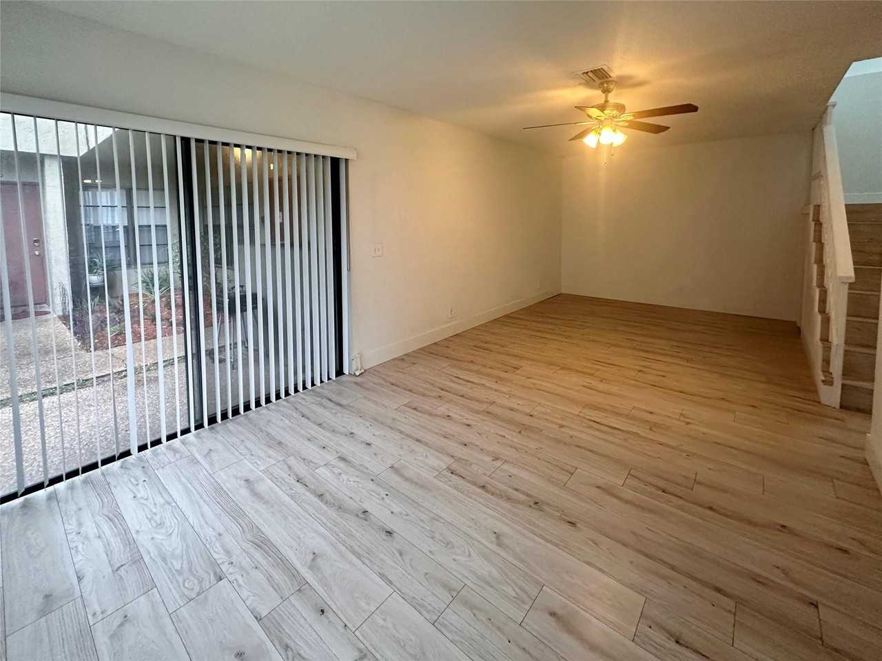 2580 Coral Springs Dr - Photo 5 of 30