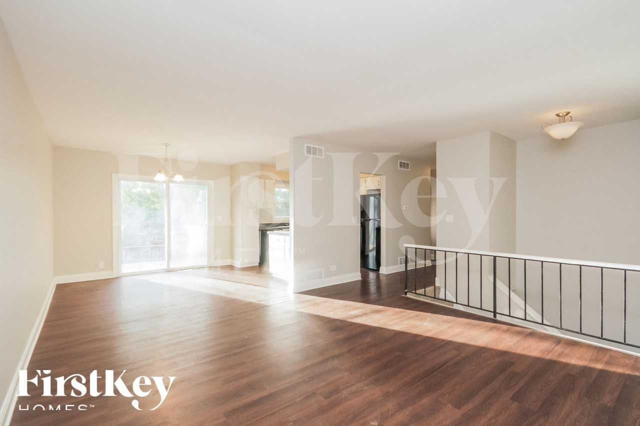 0N084 Elmwood St - Photo 3 of 16