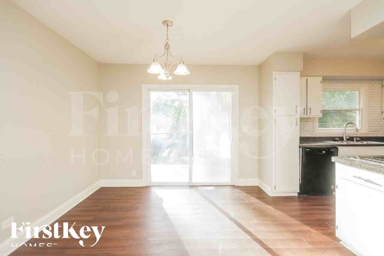 0N084 Elmwood St - Photo 5 of 16