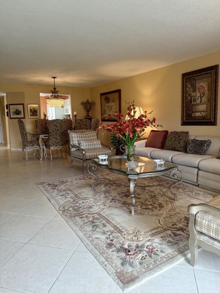 12529 Imperial Isle Dr Apt 403 - Photo 5 of 18