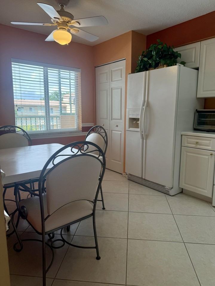 12529 Imperial Isle Dr Apt 403 - Photo 7 of 18