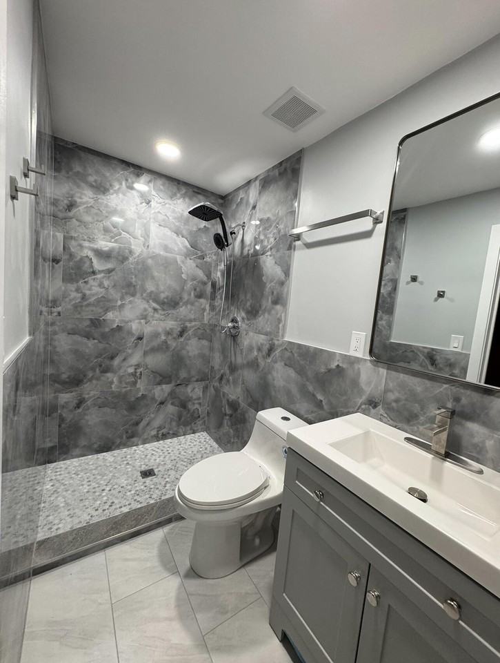 490 W 31st St - Photo 2 of 8